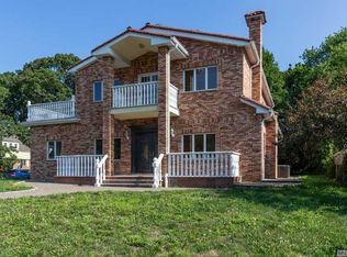 82 Rushmore Ave, Roslyn Heights, NY 11577