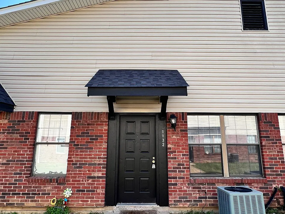 1132 Barrington Ln