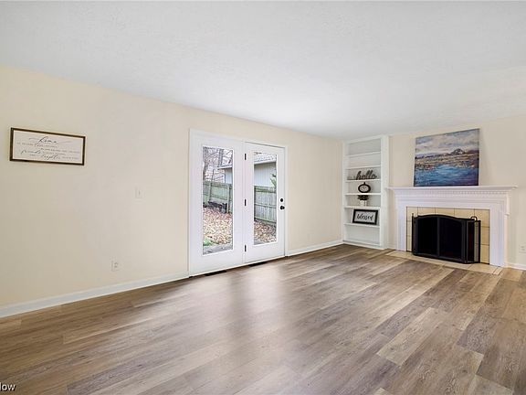 3rd image of 373 Mineola Ave