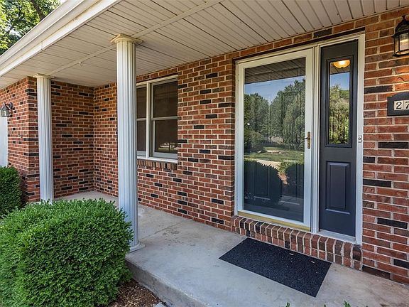 4th image of 27 Gaslight Ln