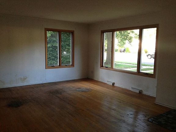 3rd image of 8916 N Austin Ave