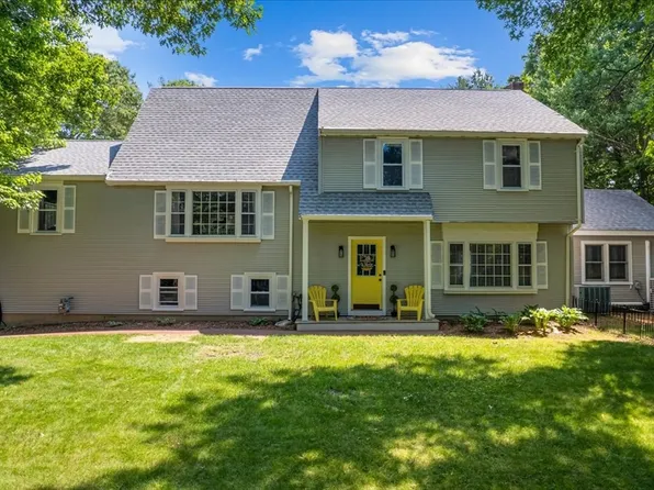 63 Bow St, Carver, MA 02330