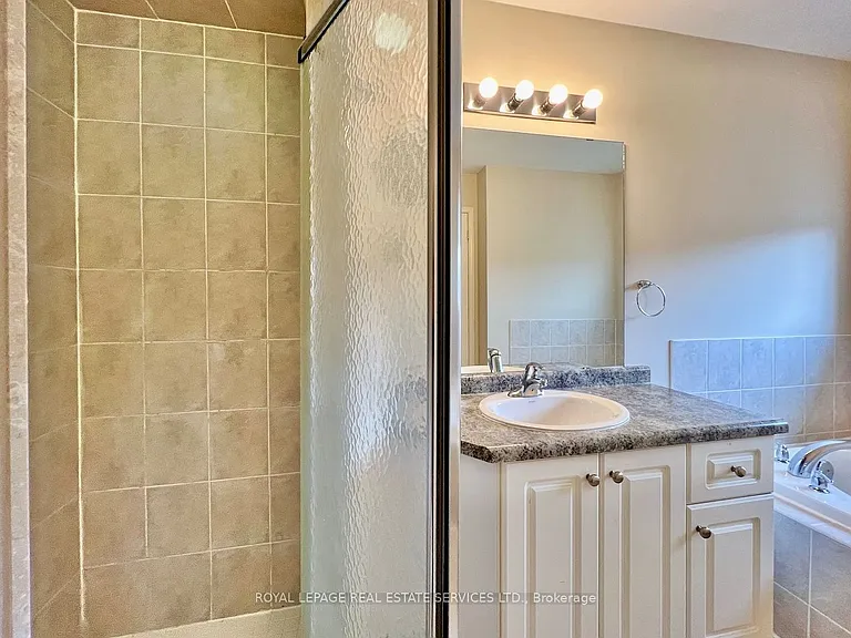 2153 Redstone Cres — Photo 18