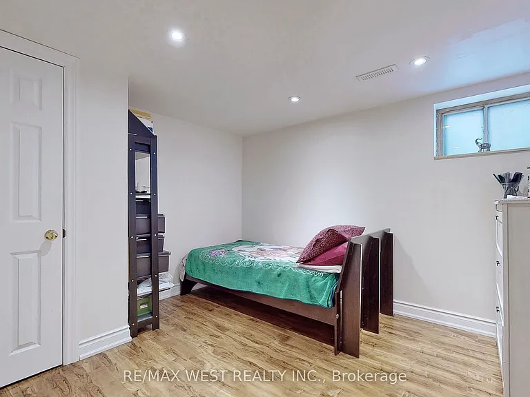 139 Ranee Ave #BASEMENT — Photo 17
