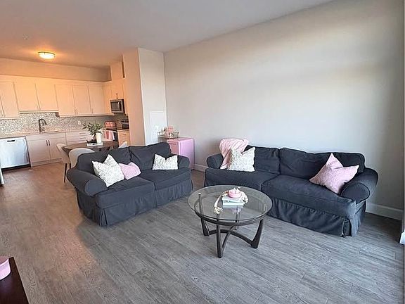 4th image of 1600 Hyde Park Rd #315