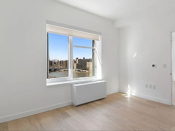 5th image of 414 Gerard Ave #E301