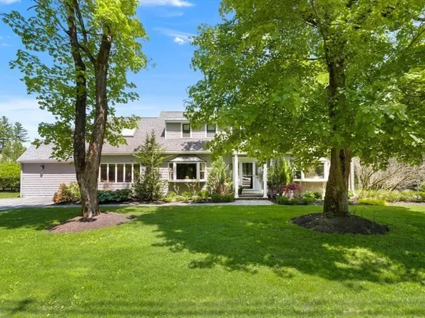 319 Lowell St, Lynnfield, MA 01940