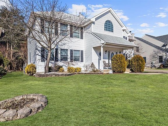 2nd image of 431 S Lake Ct