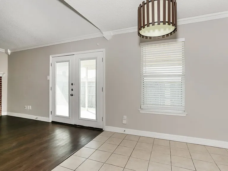 902 Beaufort Ct — Photo 6
