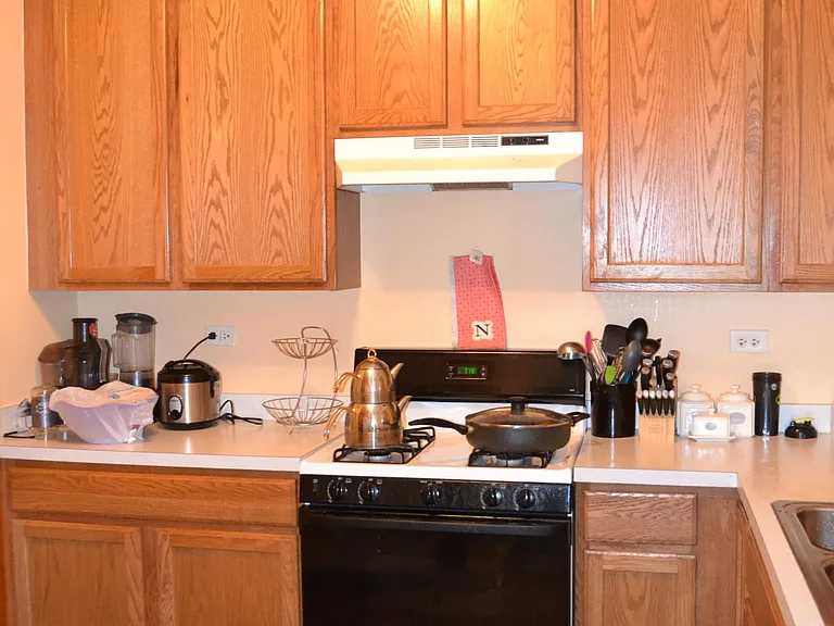 929 Genesee Dr — Photo 2