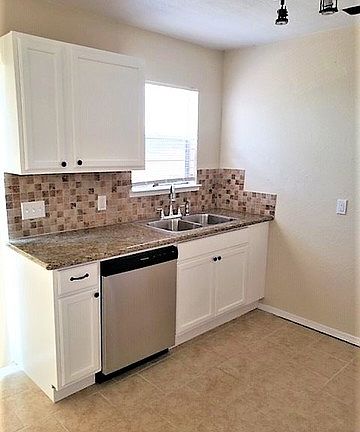 4th image of 216 Esma St