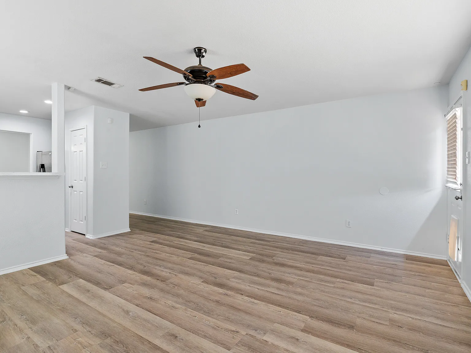 3 bed, 1376 sqft, $2,100 — Photo 4