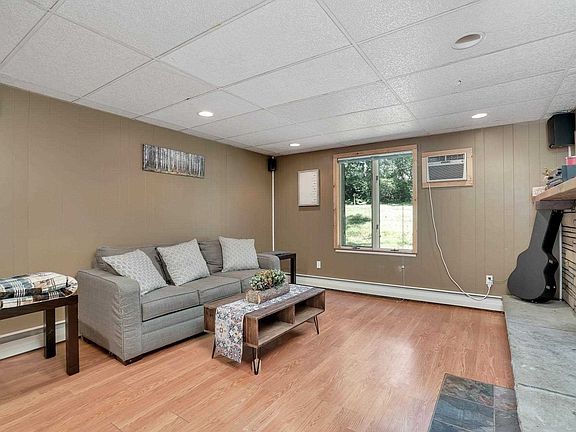 2nd image of 49 Willow Dr