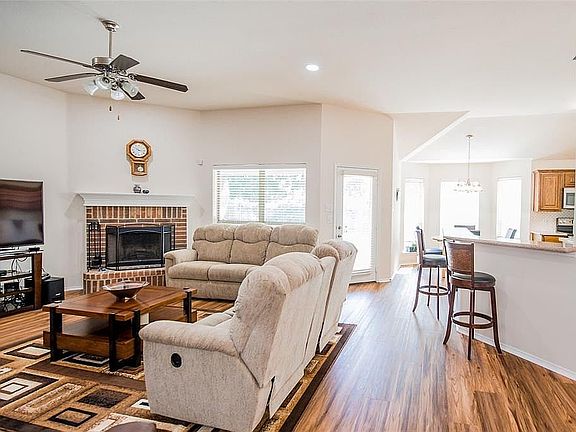 4th image of 132 Sierra Dr