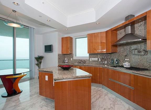 3rd image of 16051 Collins Ave APT 1001