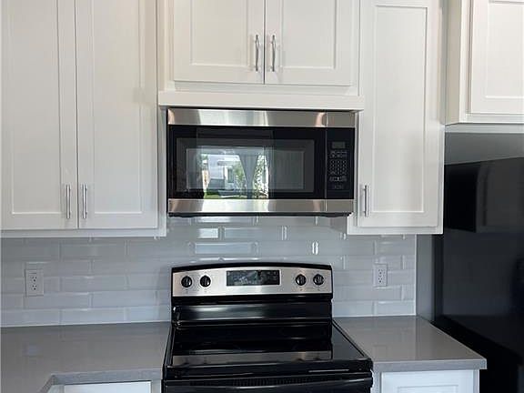 5th image of 437 E Acacia St