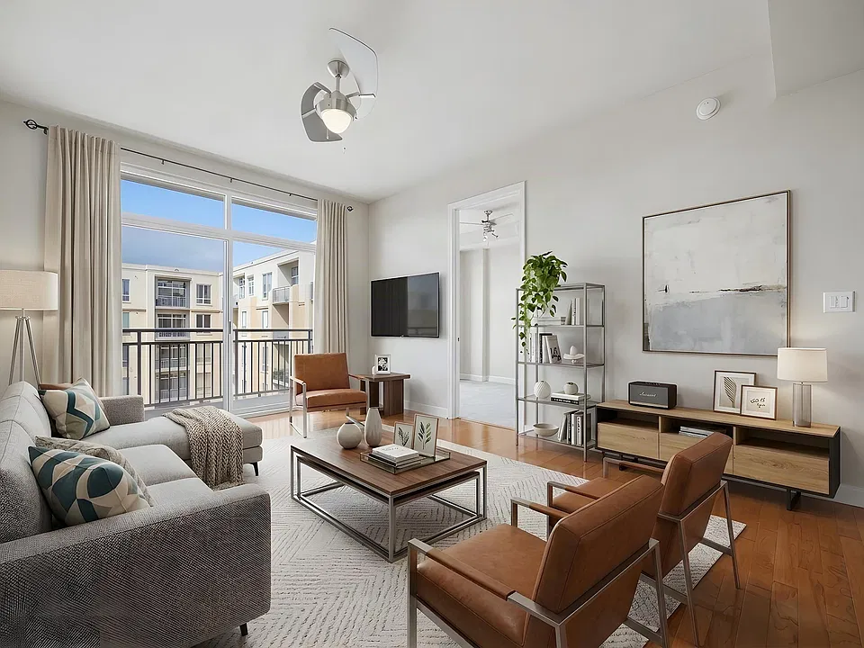 711 Cosmopolitan Dr