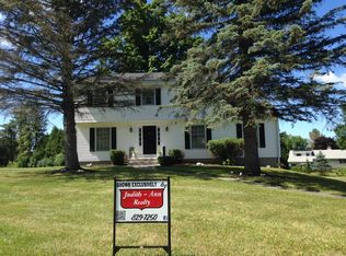 124 S Country Ridge Dr, Amsterdam, NY 12010