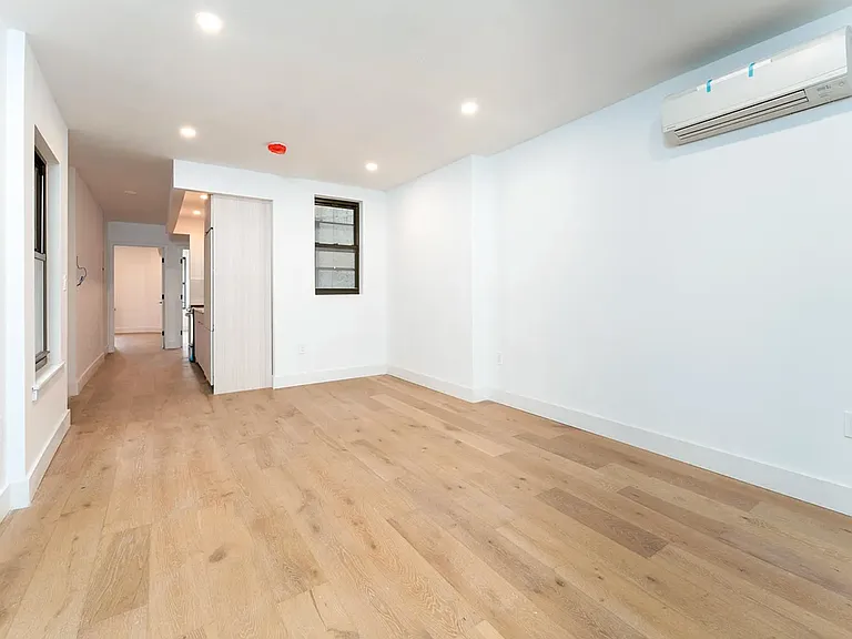 164 E 7th St #1 — Photo 2
