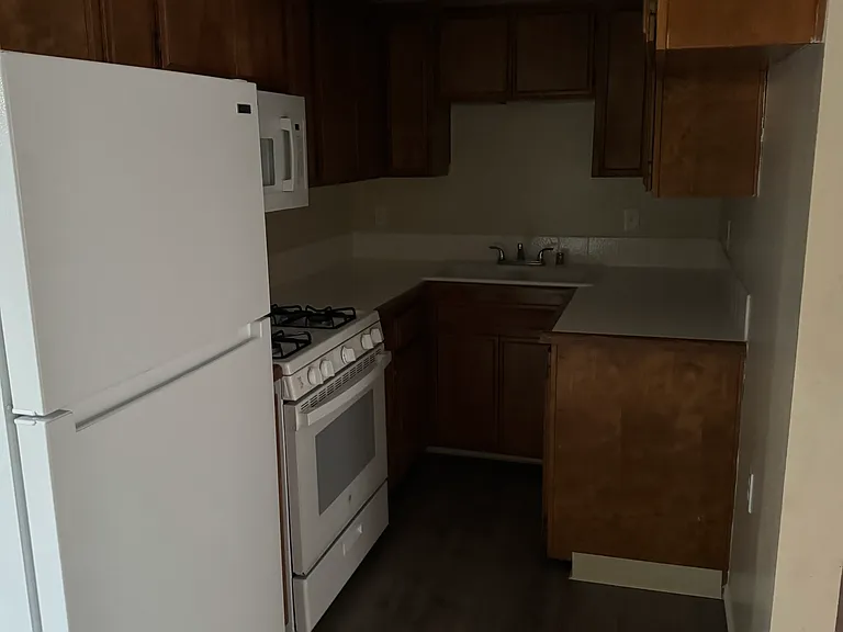 136 Concord St — Photo 4