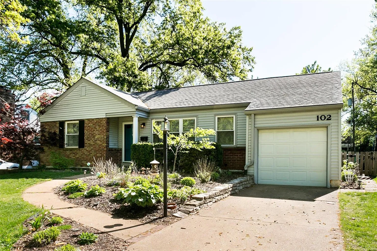 102 Turf Ct photo 1