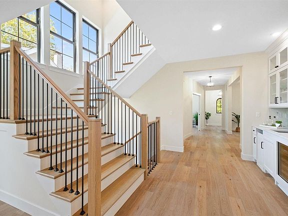 5th image of 20 Burroughs Ln