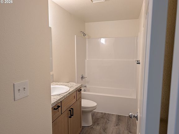 4th image of 2057 NE Barberry Dr