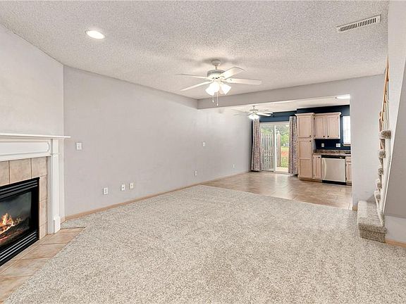 3rd image of 1327 SE Broadway Cir