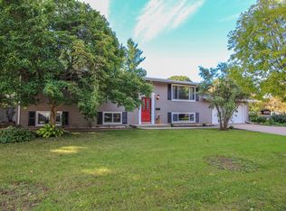 333 Hilltop Trl W, Fort Atkinson, WI 53538