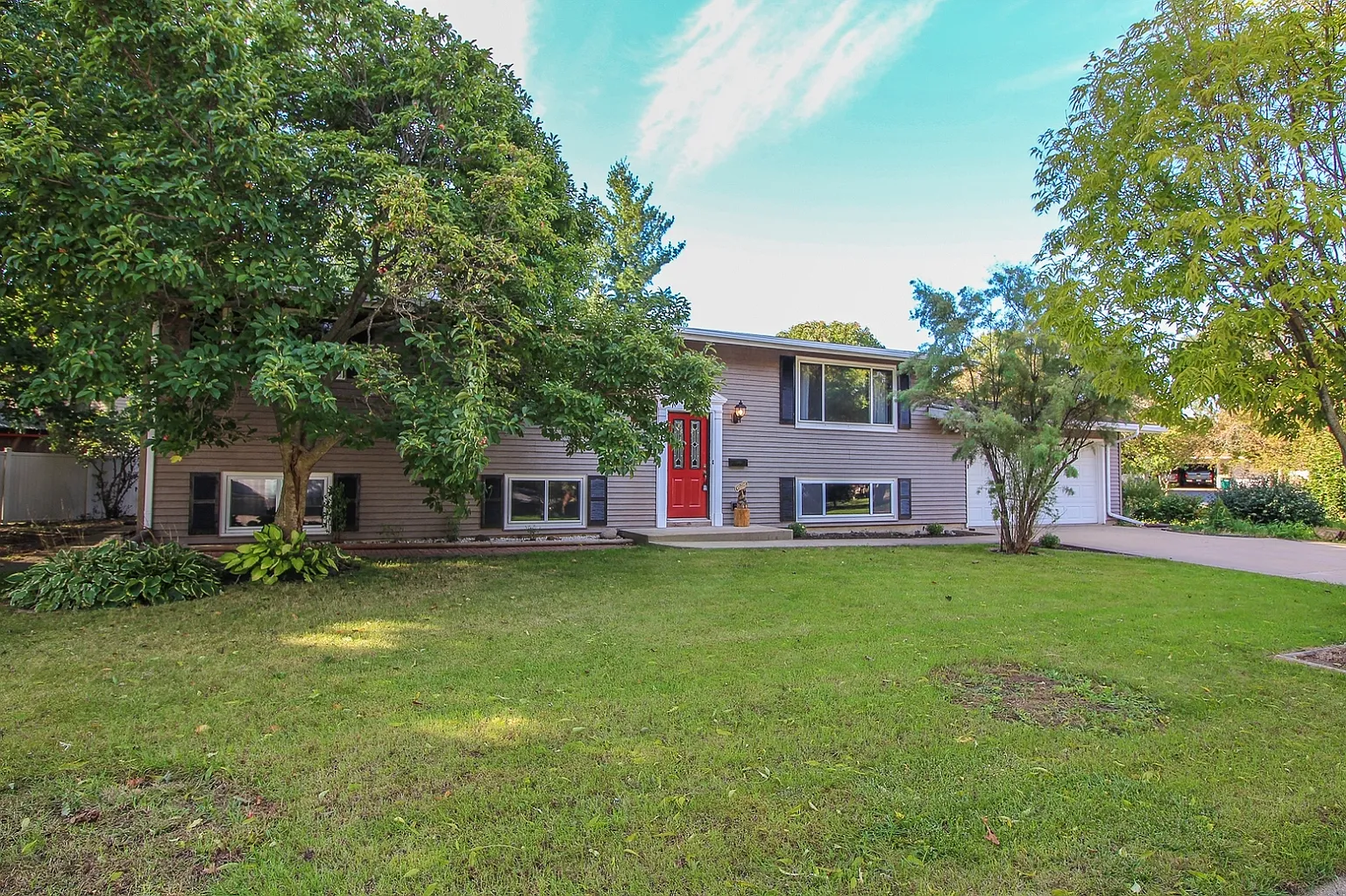 333 Hilltop Trl W photo 1