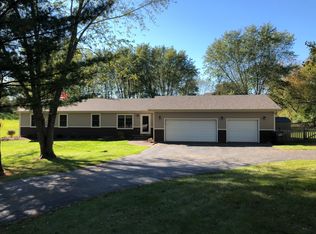 11205 Reiger Ct, Spring Grove, IL 60081