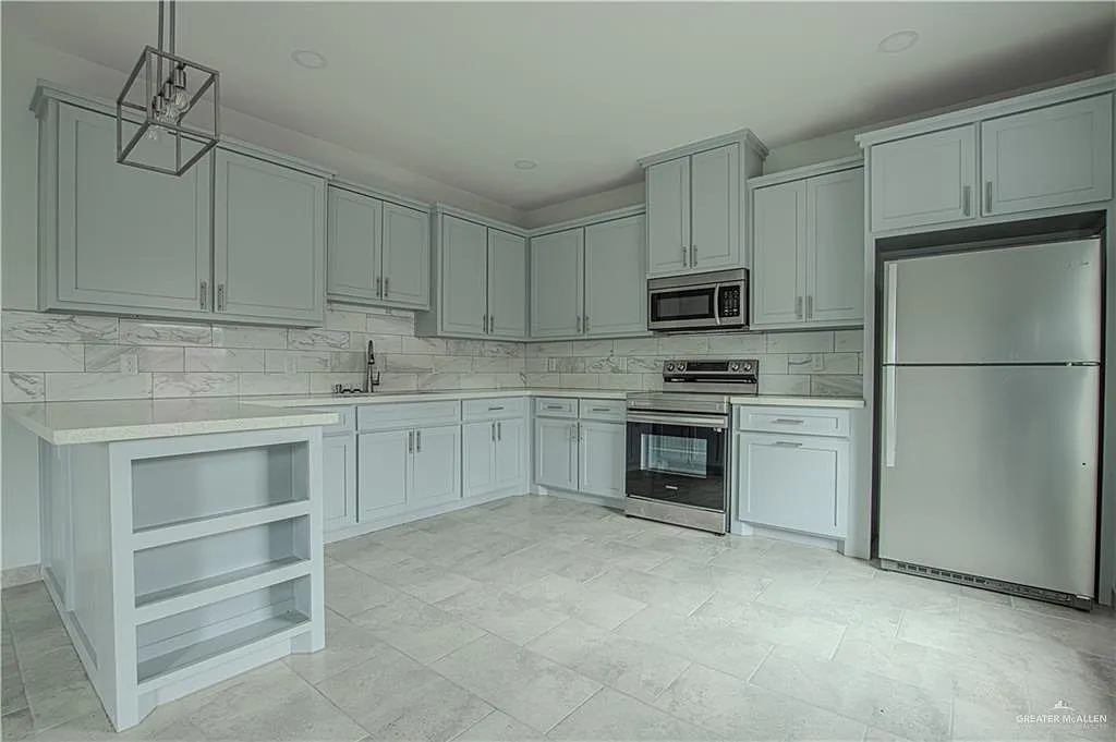 2 bed, 2.0 bath, 907 sqft, $1,250 — Photo 3