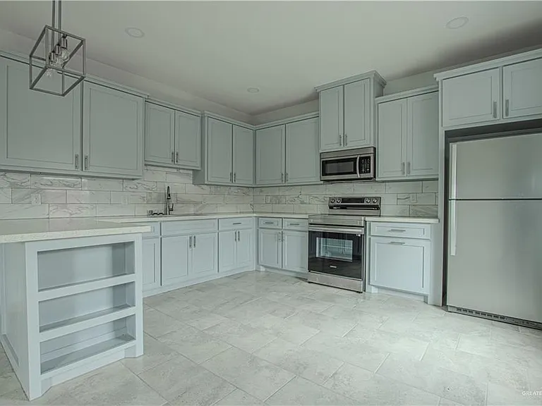 907 Hidden Hills St #1 — Photo 3