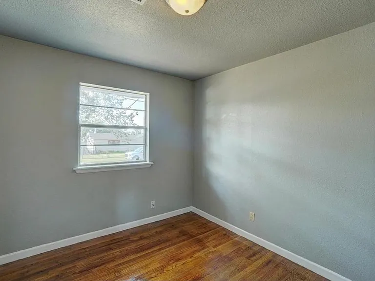 5325 NW Euclid Ave — Photo 22