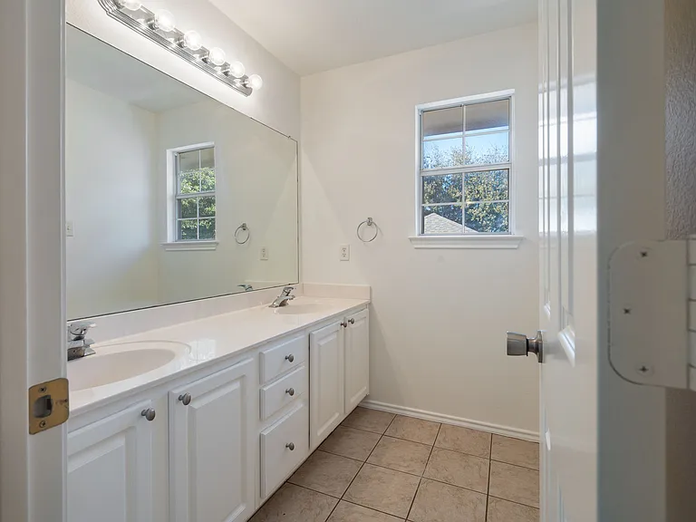 8513 Stetson Dr — Photo 7