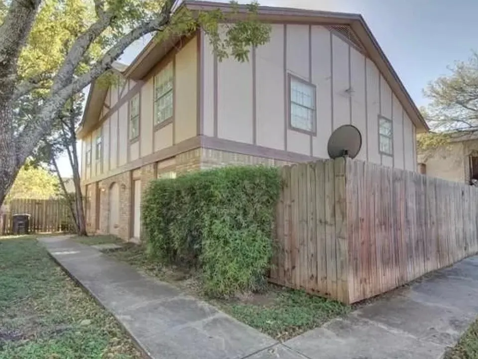 5213 Meadow Fld #1
