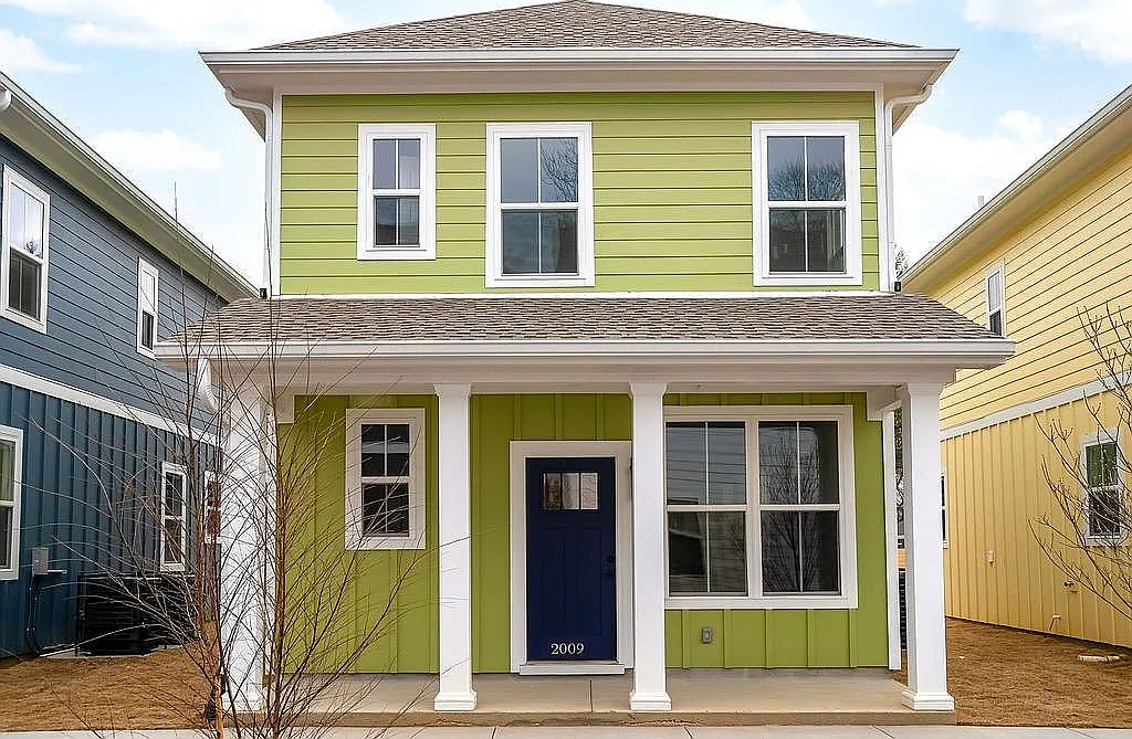 3 bed, 2.5 bath, 1320 sqft, $2,399 — Photo 1