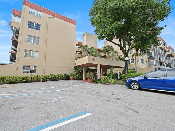 3rd image of 403 NW 68th Avenue #517