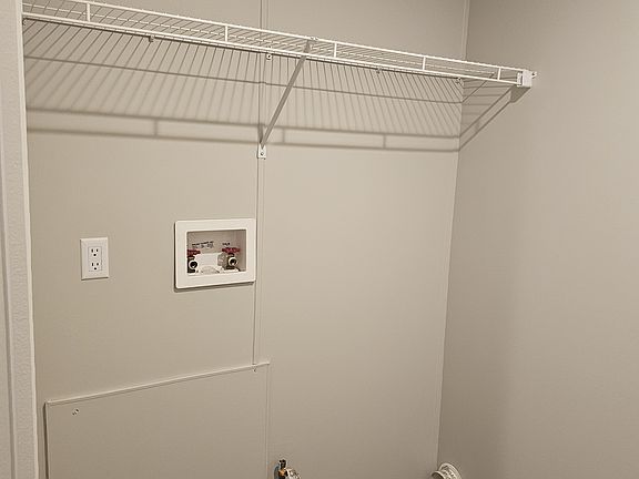 2nd image of 633 Apple St