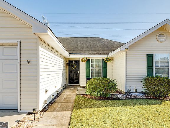 2nd image of 33 Cordage Cir