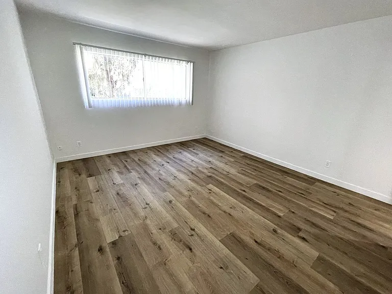 10908 Rose — Photo 15
