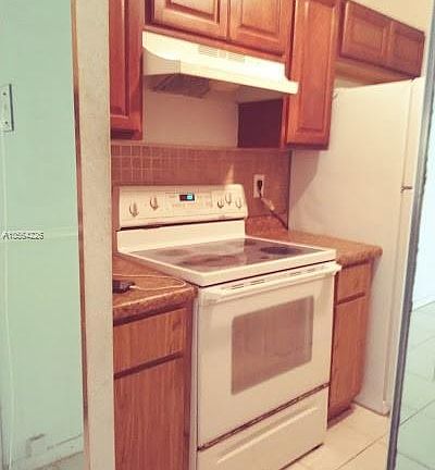 3rd image of 10082 Twin Lakes Dr