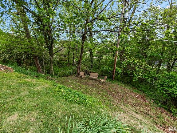 5th image of 1847 Lakeshore Dr