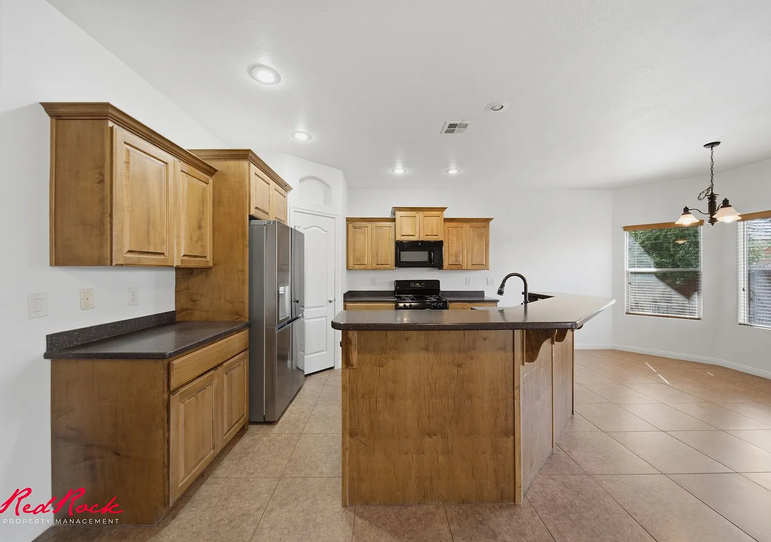 Pet Friendly 4 Bedroom Home! — Photo 4