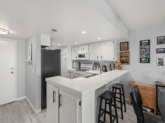 4th image of 233 Mangano Cir