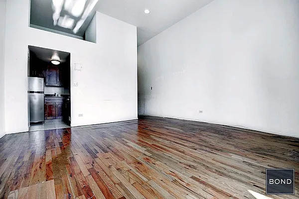 Rented by Bond New York | media 15