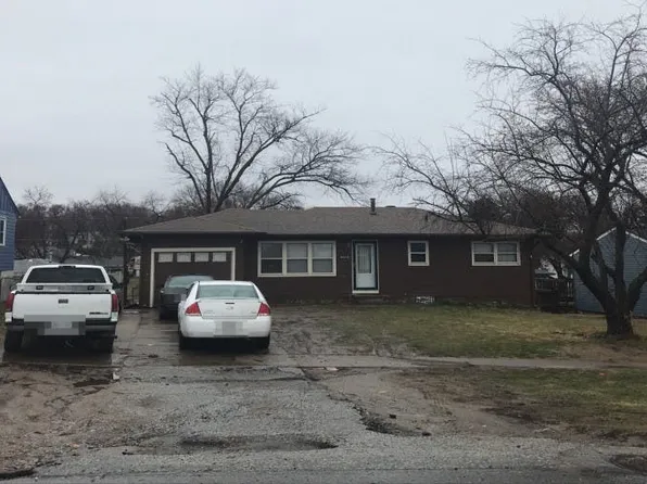 6618 Hartman Ave, Omaha, NE 68104