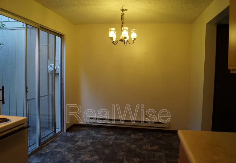1007 NW C St #B — Photo 7