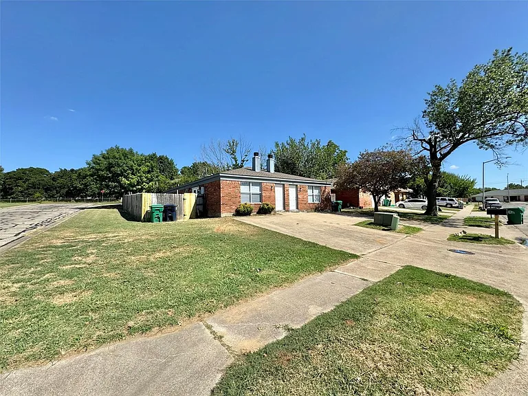 305 Casie Ct — Photo 24