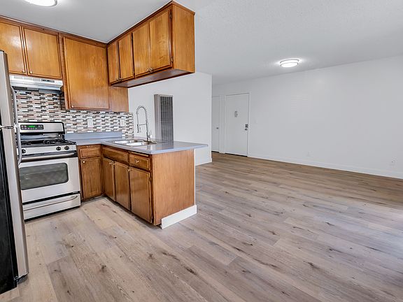 3rd image of 1026 N Bonnie Brae St APT 6